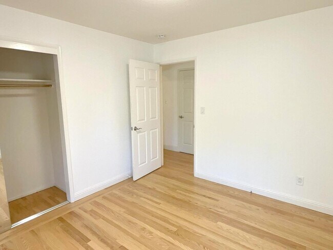 Building Photo - TOP LOCATION & TOP SCHOOLS ! Remodeled SAR...