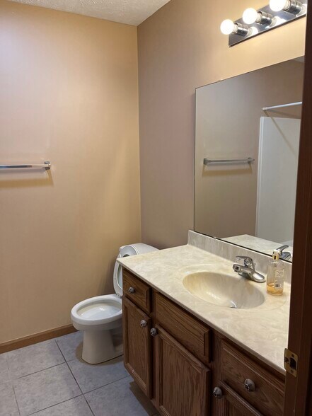 Building Photo - 3328 Hopkins Dr