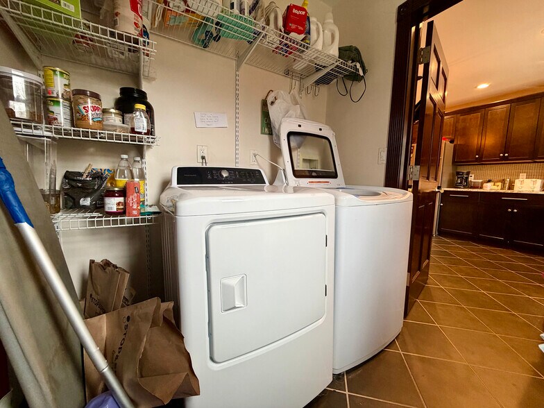 Building Photo - 52 Sheridan Ave