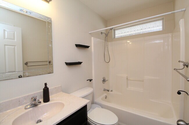 Building Photo - 3BR/2BA Gulf Breeze Brick Home in Oak Pointe with Vaulted Ceilings, Open Layout, Fenced Yard & La...