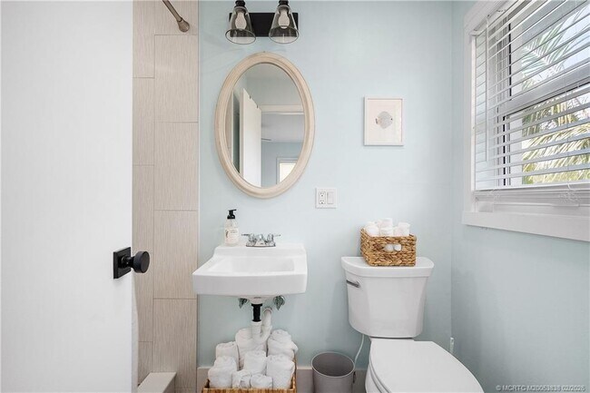 Building Photo - 901 E Madison Ave