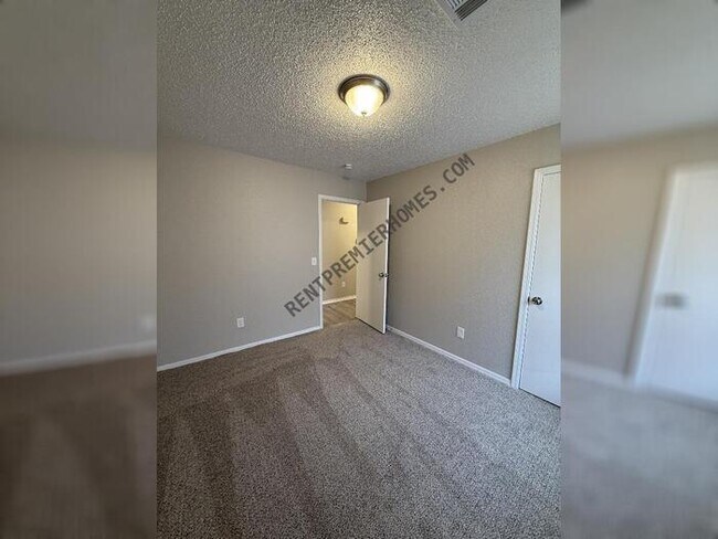 Building Photo - 7413 NW 125th St