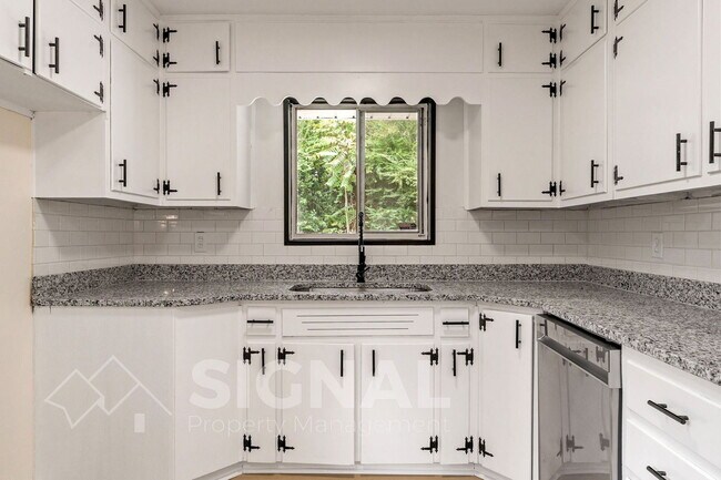 Building Photo - 4324 Warren Rd