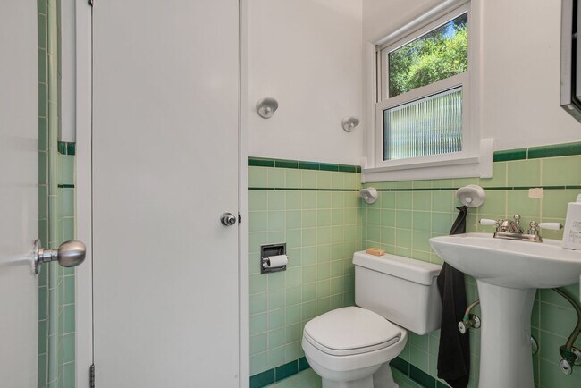 Building Photo - Charming Mid-Century Home for Lease in Pasadena’s San Rafael Hills