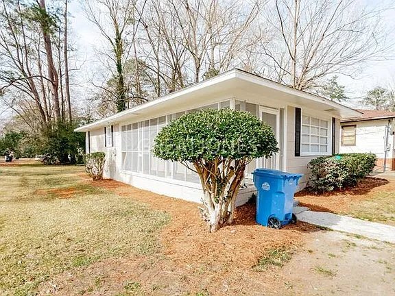 Building Photo - 2425 Avalon Rd