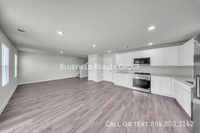 Building Photo - 161 Davis Dr