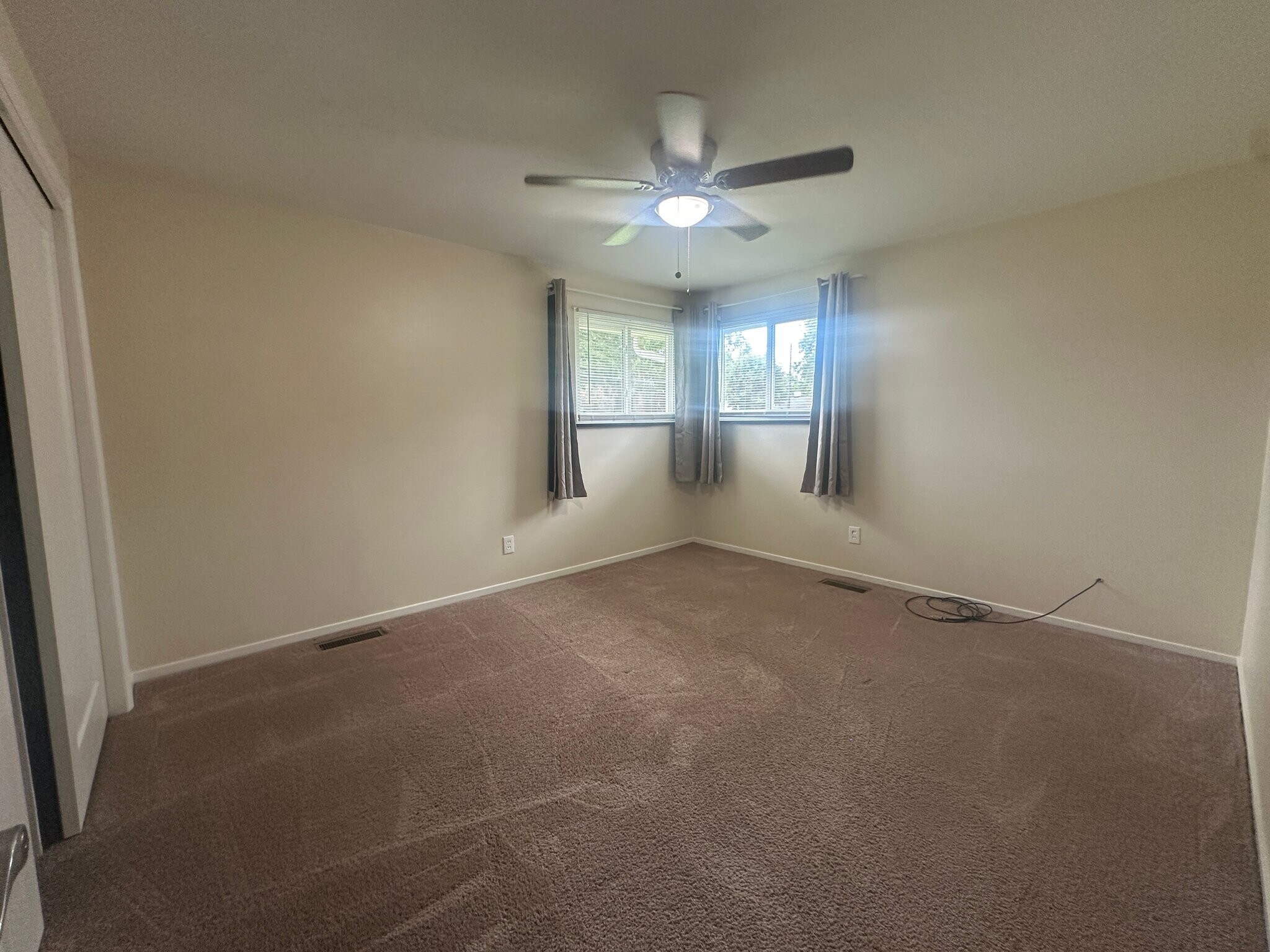 Building Photo - 4055 Royal Oak Dr