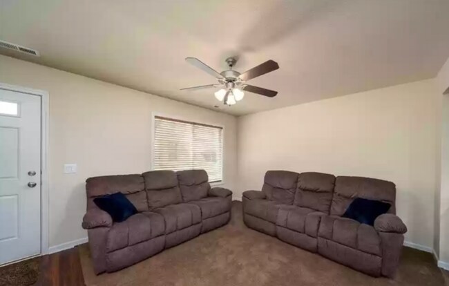 Building Photo - 9055 Coneflower Dr