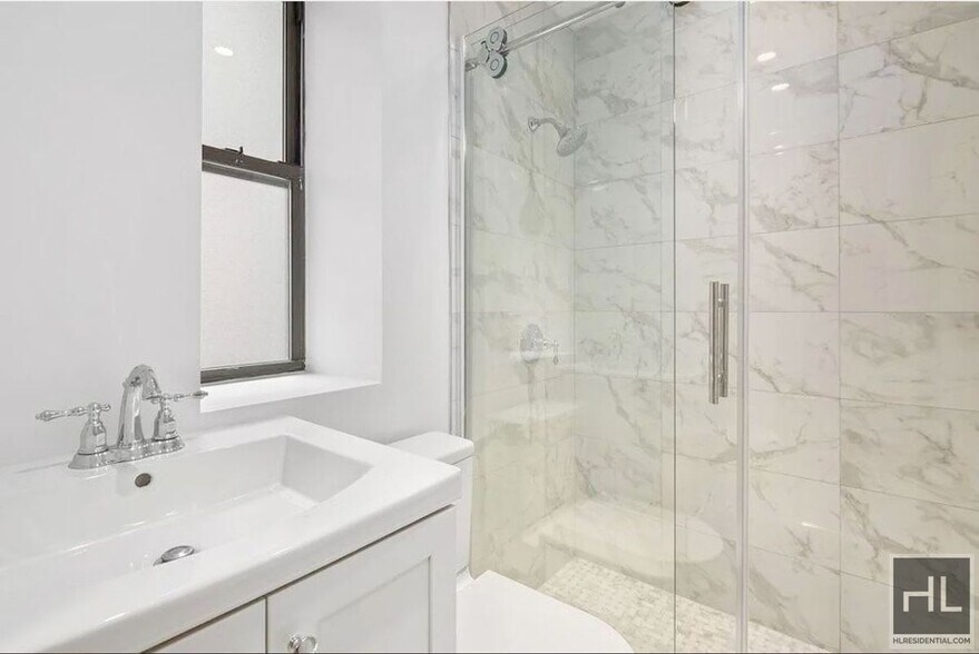 Building Photo - Renovated Cozy 1 bed 1 bath with washer and dryer. / WEST 76 STREET