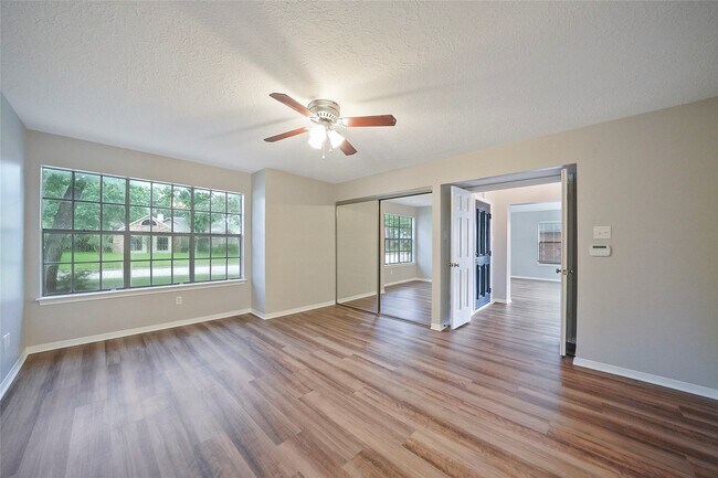 Building Photo - 2402 Brookdale Dr