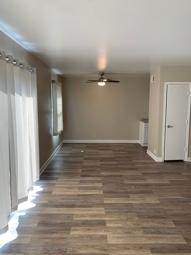 Building Photo - 105 Jamestown Dr