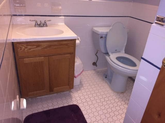 Building Photo - 9 Yorkshire Ave