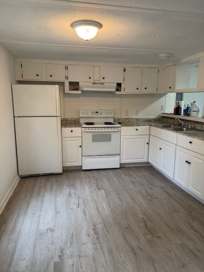 Building Photo - 3 Bedroom 2 Bath Doublewide Mobile Home