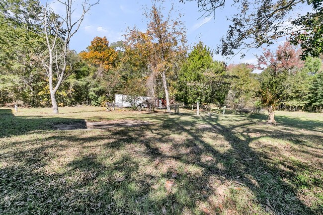 Building Photo - Tranquil Country Living on 2+ Acres — Spac...