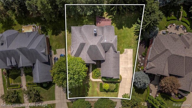 Building Photo - 47611 Manorwood Dr