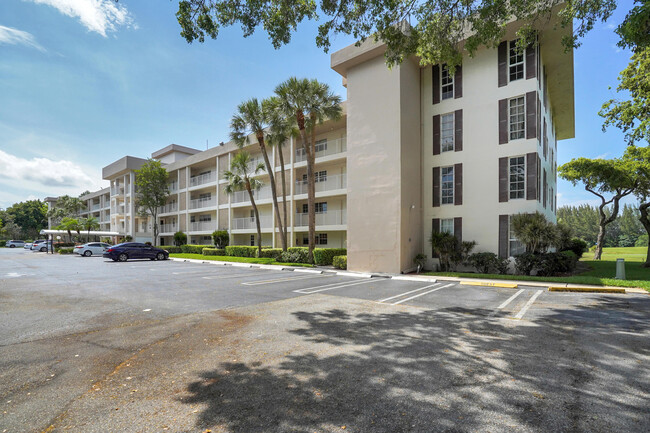 Building Photo - 3351 S Palm Aire Dr