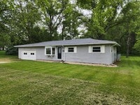 Building Photo - Shawnee Country Rental – 3 Bed, 1 Bath Hom...