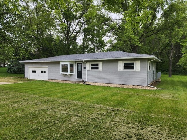 Primary Photo - Shawnee Country Rental – 3 Bed, 1 Bath Hom...