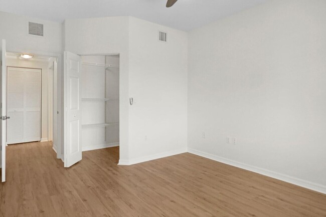 Building Photo - 3022 Alcazar Pl