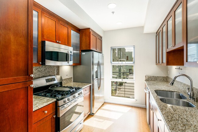 Building Photo - Beautiful Emeryville Townhouse!