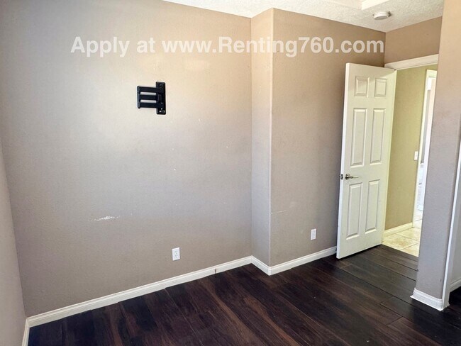 Building Photo - Modern 4 Bedroom 2 Bathroom Home