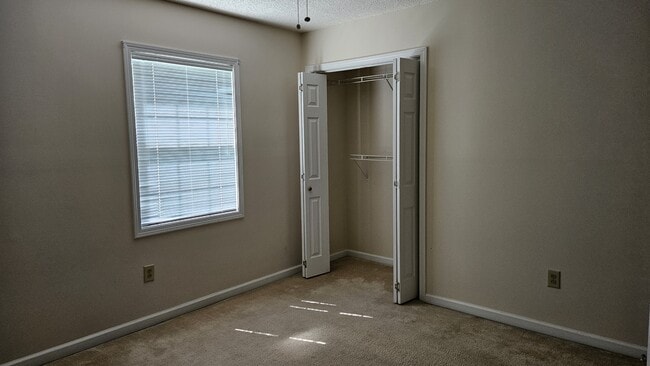 Building Photo - 713 Mill Creek Rd
