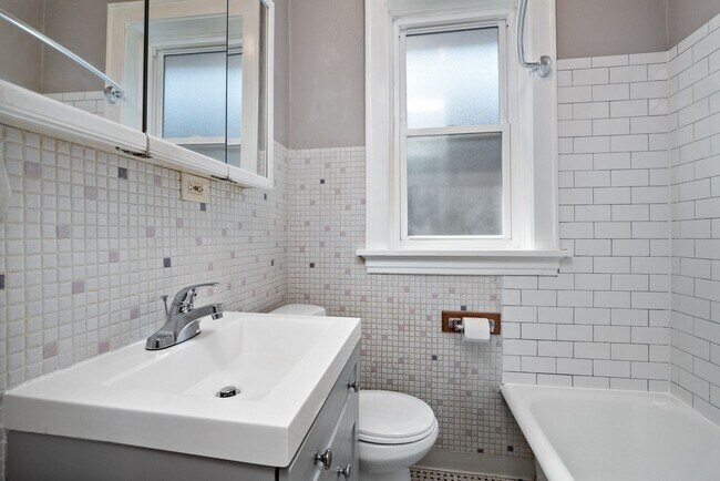 Building Photo - 6271-6273 Odell