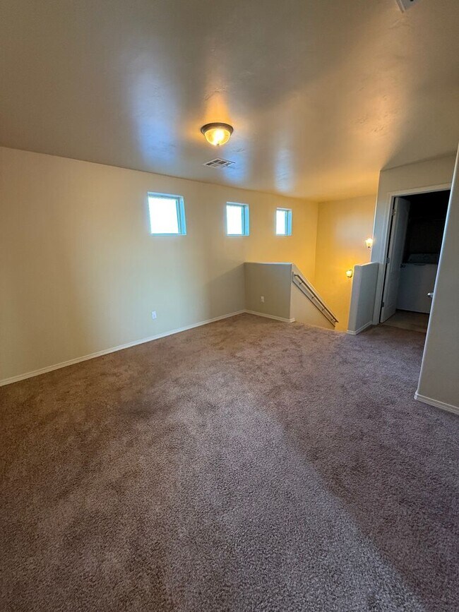 Building Photo - Charming 3BD/2.5BA with Garage in Legends West - Available Now!