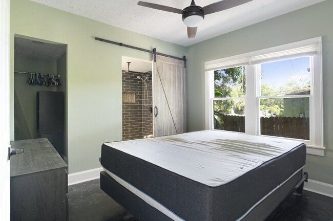Building Photo - FLEXIBLE LEASE OPTIONS. CHARMING RENOVATED TWO BEDROOM TWO BATHROOM BUNGALOW JUST MINUTES TO DOWN...