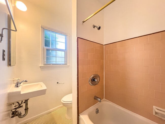 Building Photo - 4635 Finley Ave