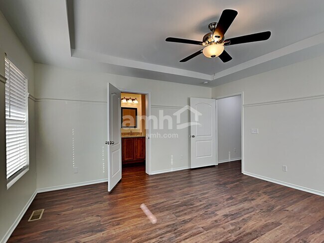 Building Photo - 6594 Abbeywood Dr