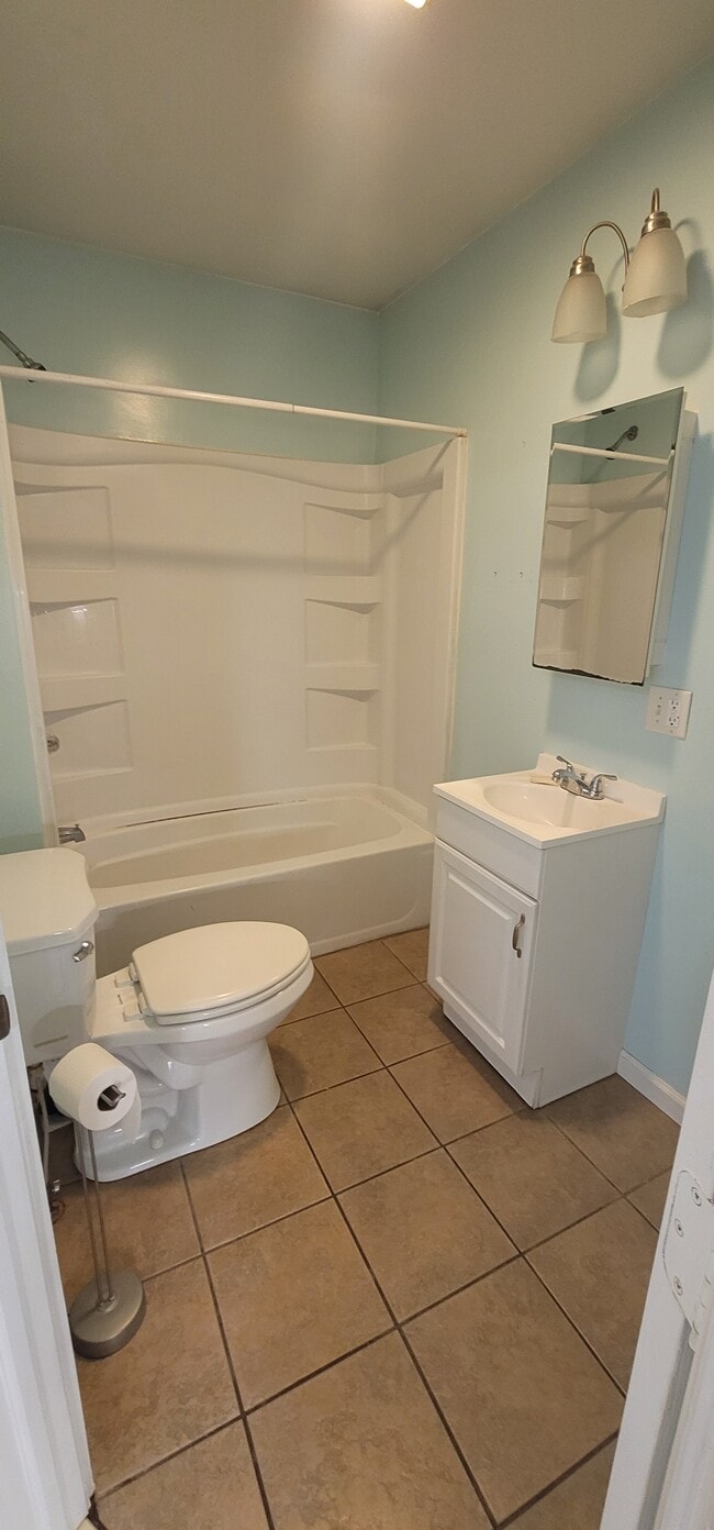 Building Photo - 94 Hinman St