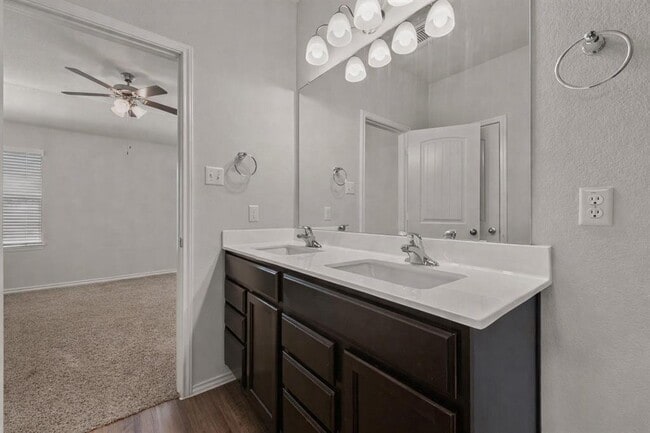 Building Photo - 108 Pivot Dr