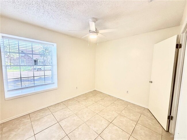 Building Photo - 3528 La Vista Ave