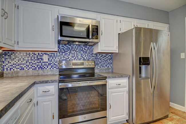 Building Photo - DOWNTOWN NORFOLK TOWNHOUSE