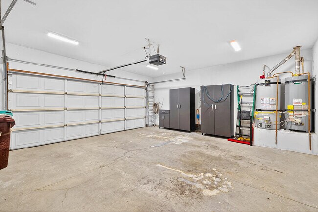 Building Photo - 55105 Oak-Hill
