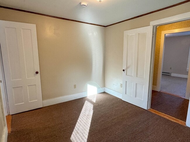 Building Photo - 334 Elm St