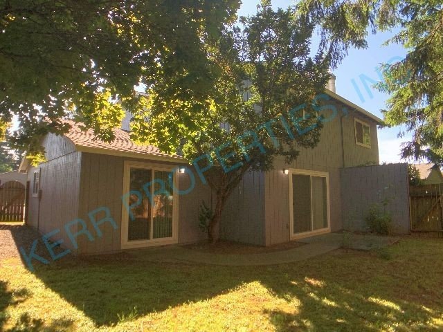 Building Photo - 3031 NE Juniper Ave