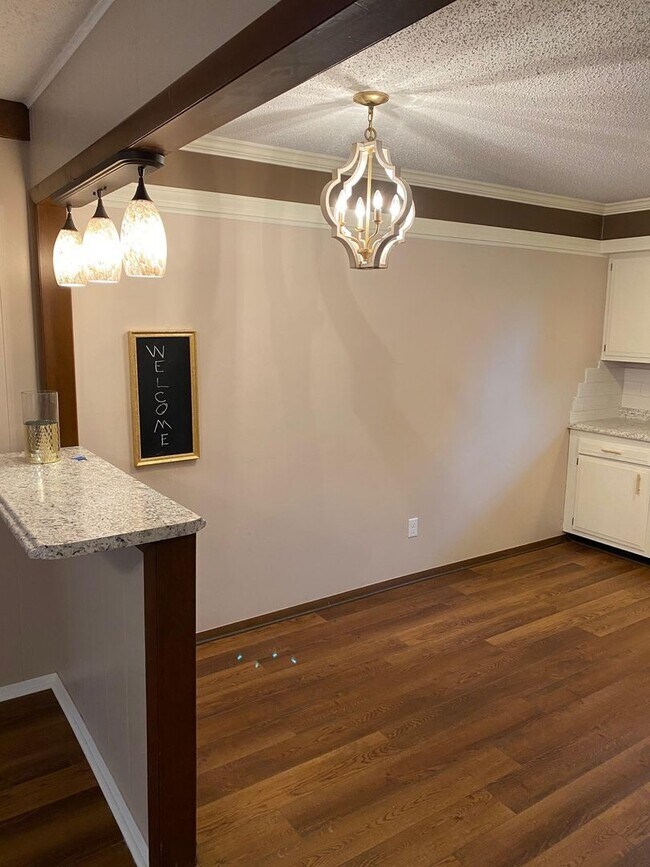 Building Photo - Updated 3 bedroom home near Bass Pro