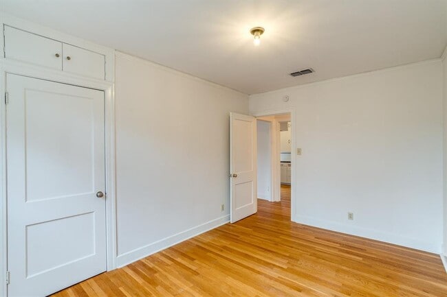 Building Photo - 1609 Sunset Ln