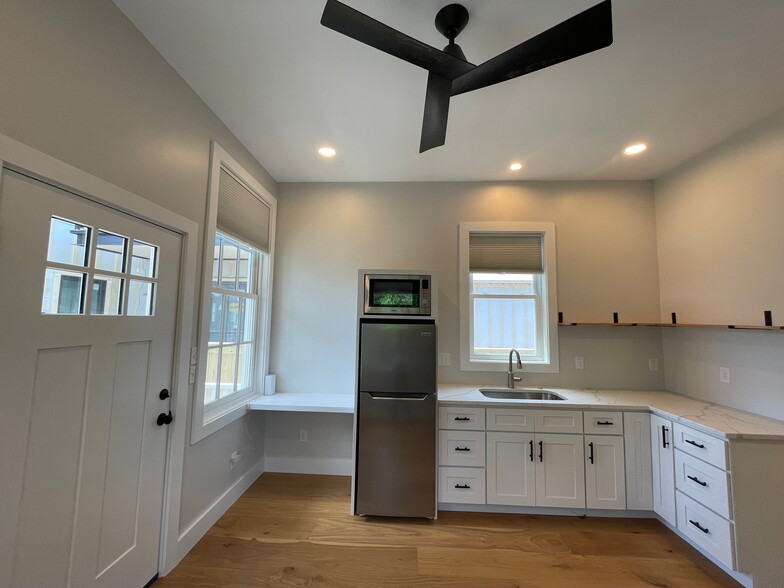 Building Photo - 907 Ashley Ave