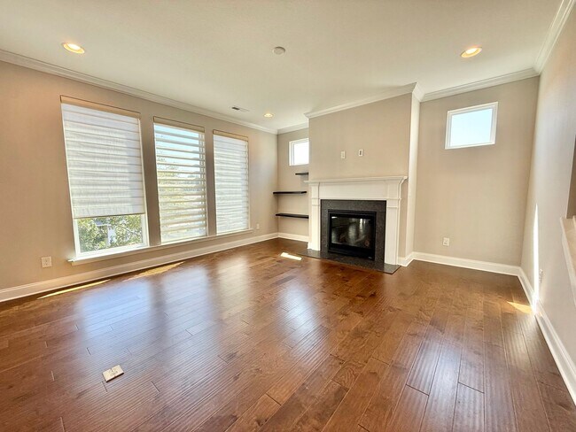 Building Photo - 516 Vivian Lee Ln