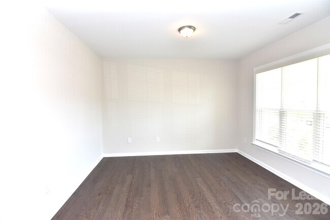 Building Photo - 1133 Overlake Dr