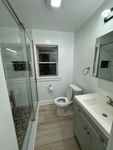 Bathroom - 77 Hibiscus St