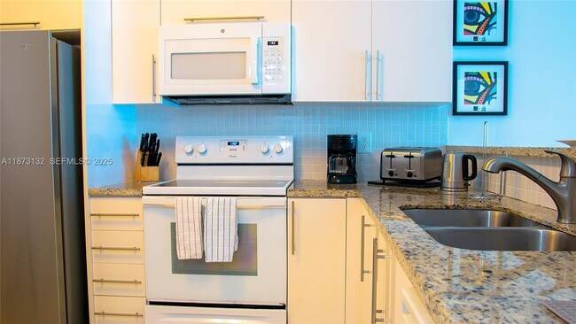 Building Photo - 18100 N Bay Rd