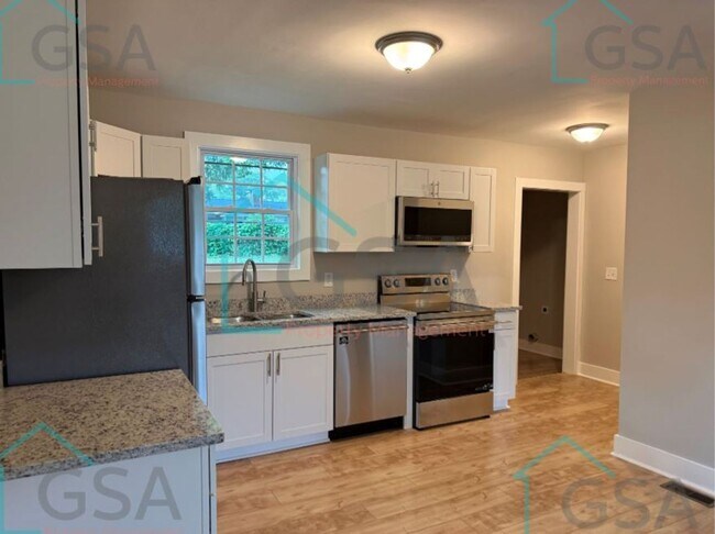 Building Photo - 3 Bedroom 2 Bathroom