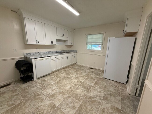 Building Photo - 403 Thomas Dr