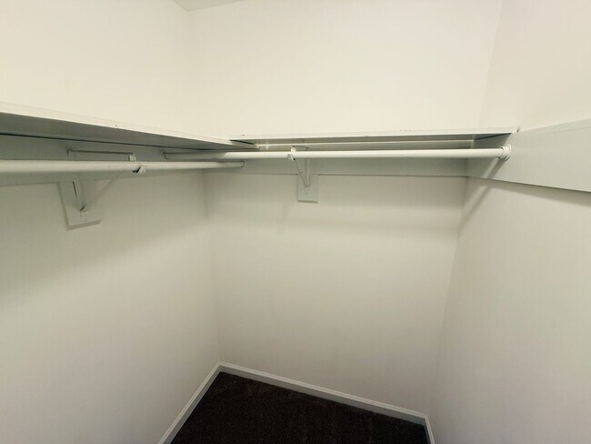 Building Photo - Middle Creek