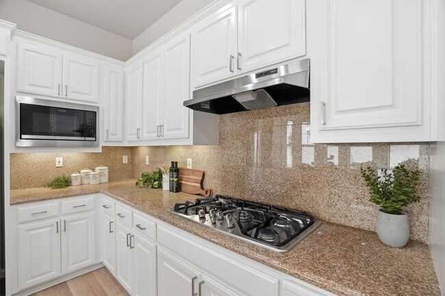 Building Photo - BRIGHT, OPEN RESIDENCE IN RIVERMARK HOME WITH EXCELLENT LAYOUT