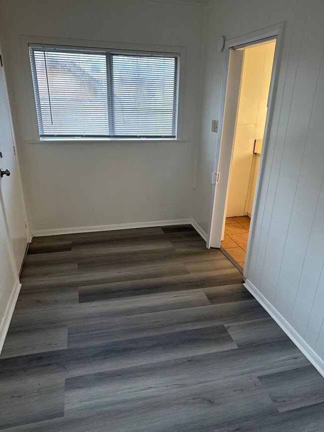 Building Photo - Cozy 1 bedroom cabin house